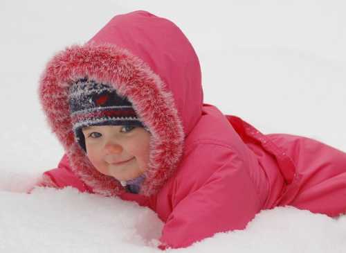 7 правил, как одеть ребенка на зимнюю прогулку