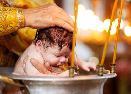 Можно ли крестить ребёнка в пост или лучше