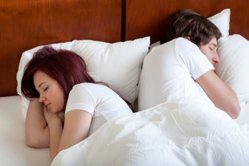 Мужчина и женщина В какой позе он спит